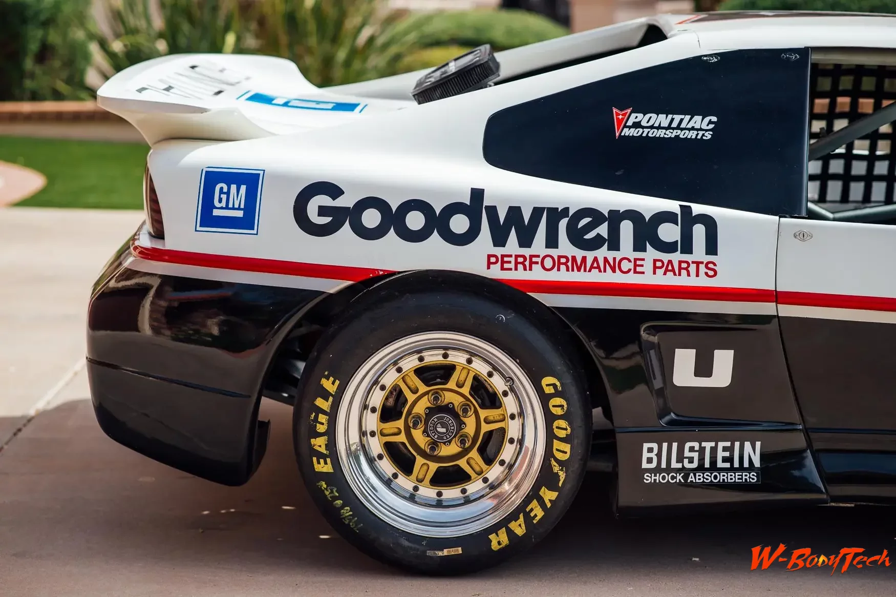 Media '1985 Pontiac Fiero Huffaker IMSA Race Car (10).webp' in album '1985 Pontiac Fiero Huffaker IMSA Race Car'