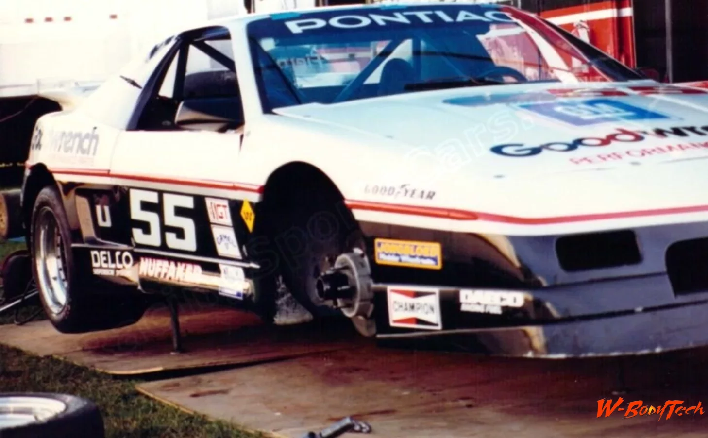 Media '1985 Pontiac Fiero Huffaker IMSA Race Car (121).webp' in album '1985 Pontiac Fiero Huffaker IMSA Race Car'