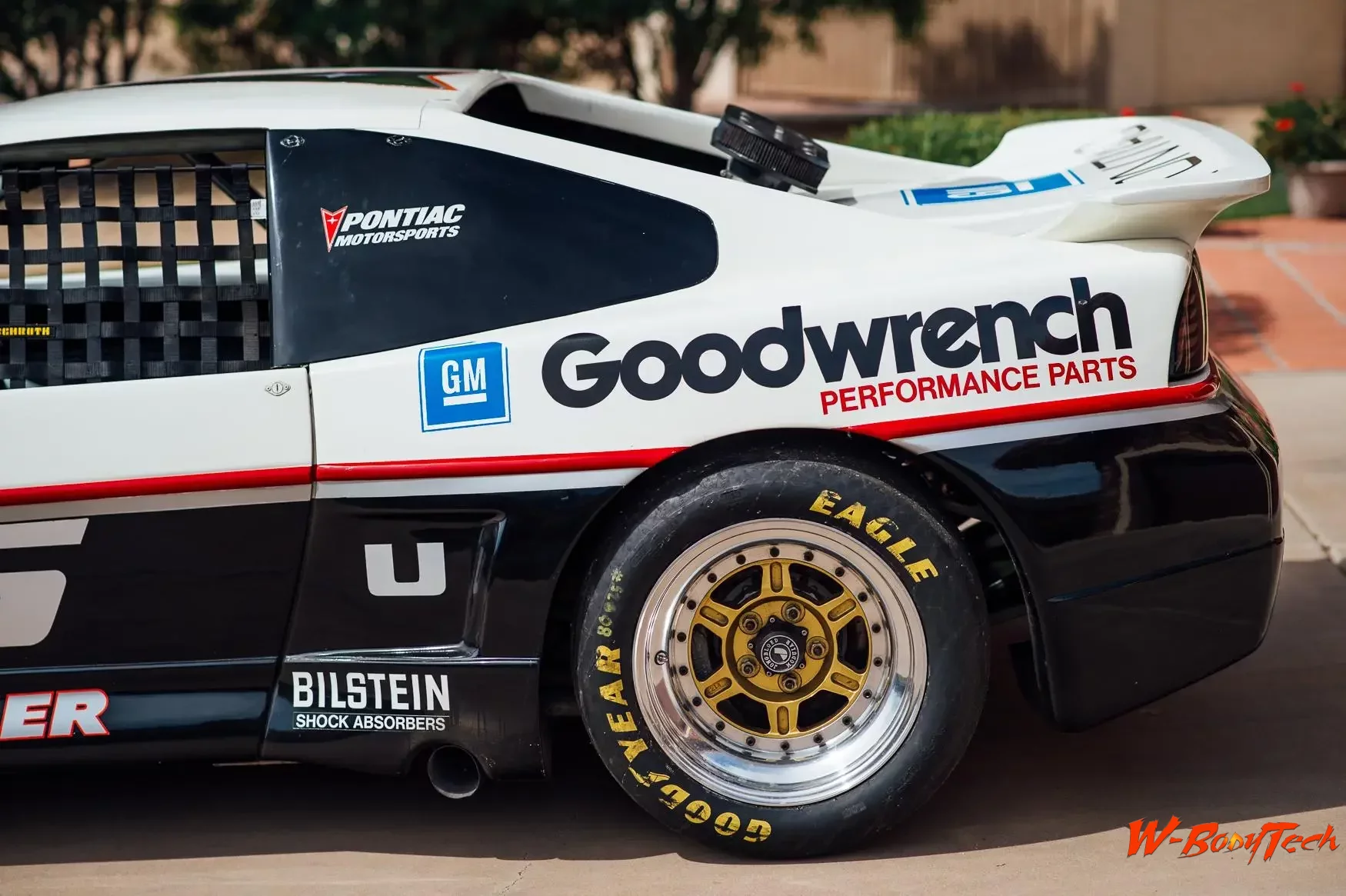 Media '1985 Pontiac Fiero Huffaker IMSA Race Car (16).webp' in album '1985 Pontiac Fiero Huffaker IMSA Race Car'