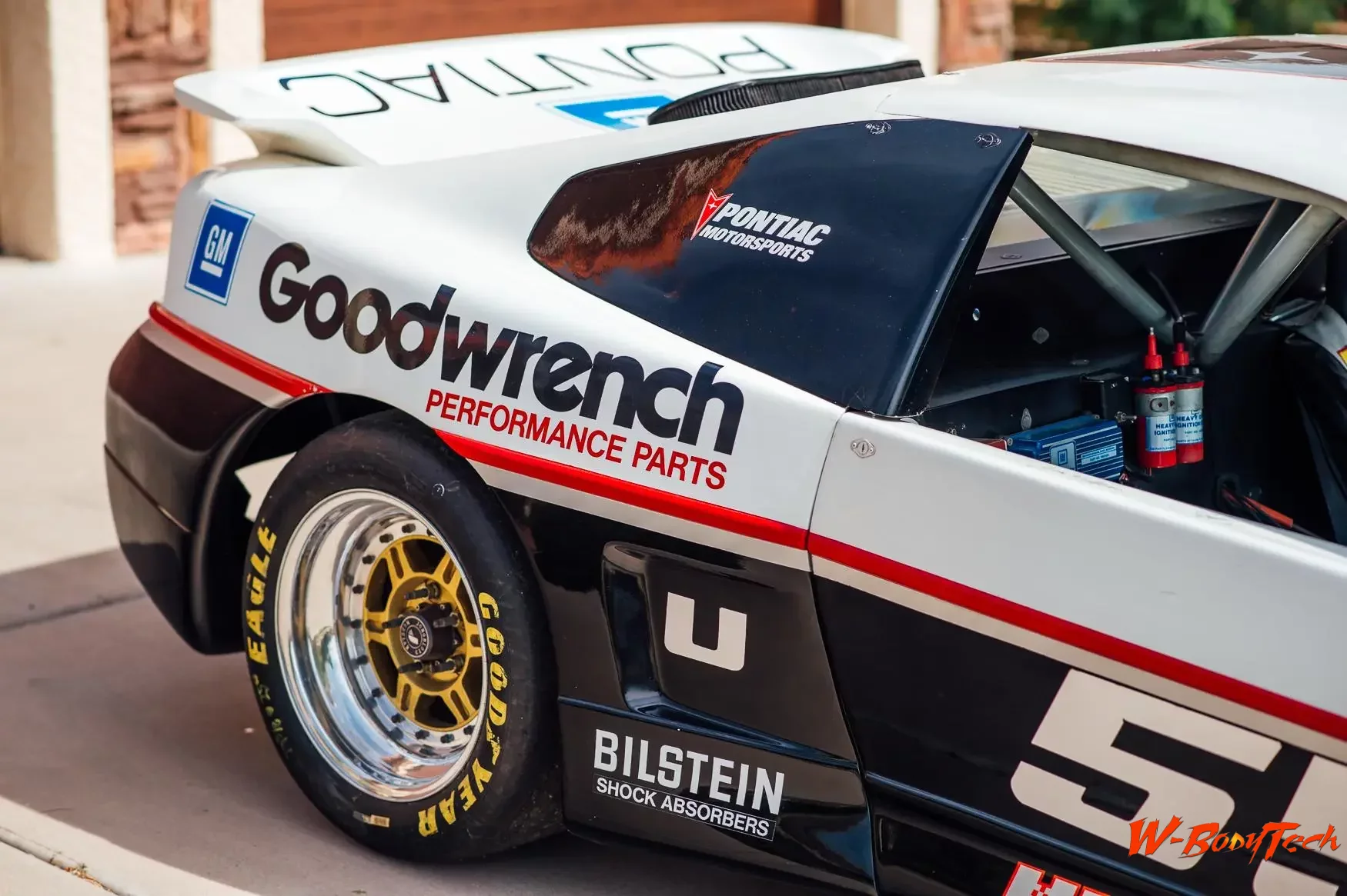 Media '1985 Pontiac Fiero Huffaker IMSA Race Car (22).webp' in album '1985 Pontiac Fiero Huffaker IMSA Race Car'