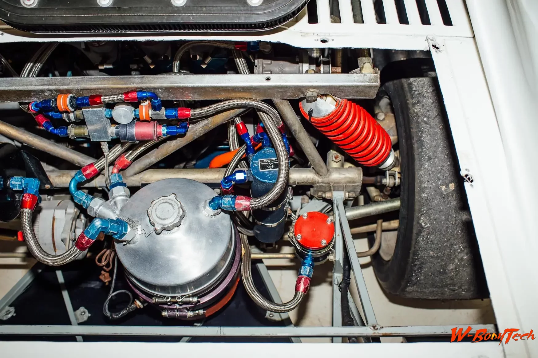 Media '1985 Pontiac Fiero Huffaker IMSA Race Car (71).webp' in album '1985 Pontiac Fiero Huffaker IMSA Race Car'