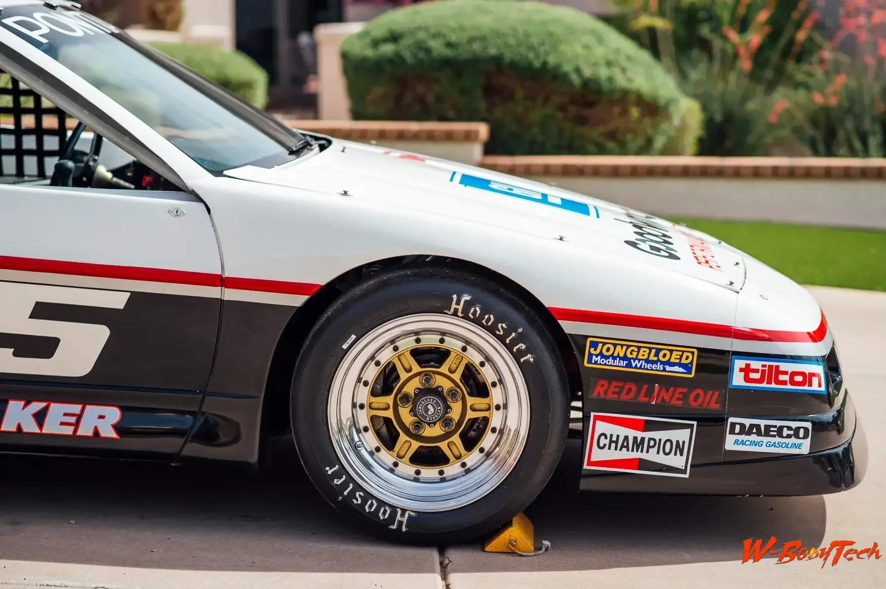 Media '1985 Pontiac Fiero Huffaker IMSA Race Car (9).webp' in album '1985 Pontiac Fiero Huffaker IMSA Race Car'