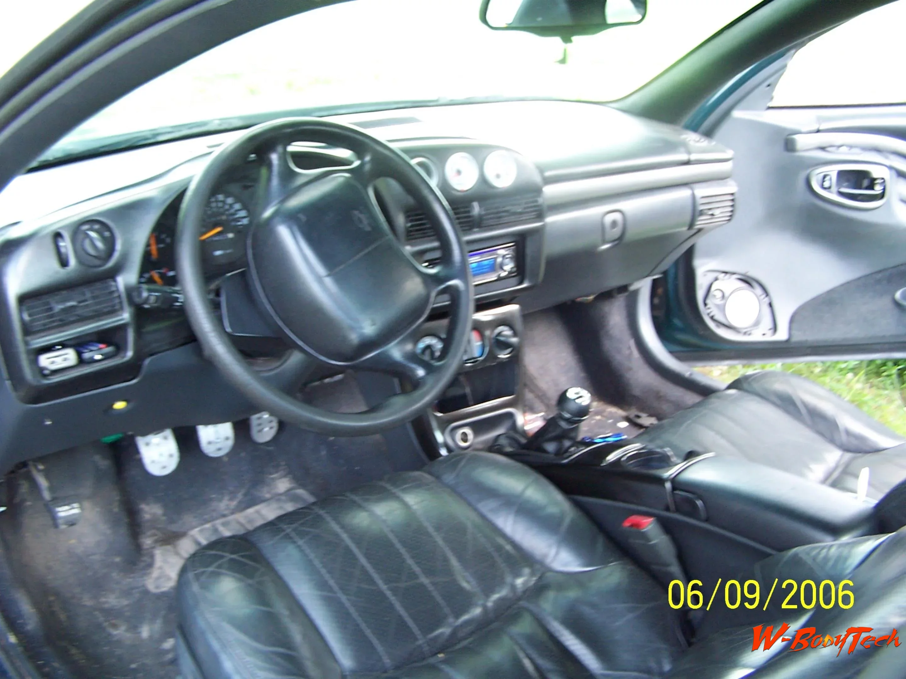 Media 'Monte Carlo Dash 019.webp' in album 'My 1998 Monte Carlo Dash mods in 2006'
